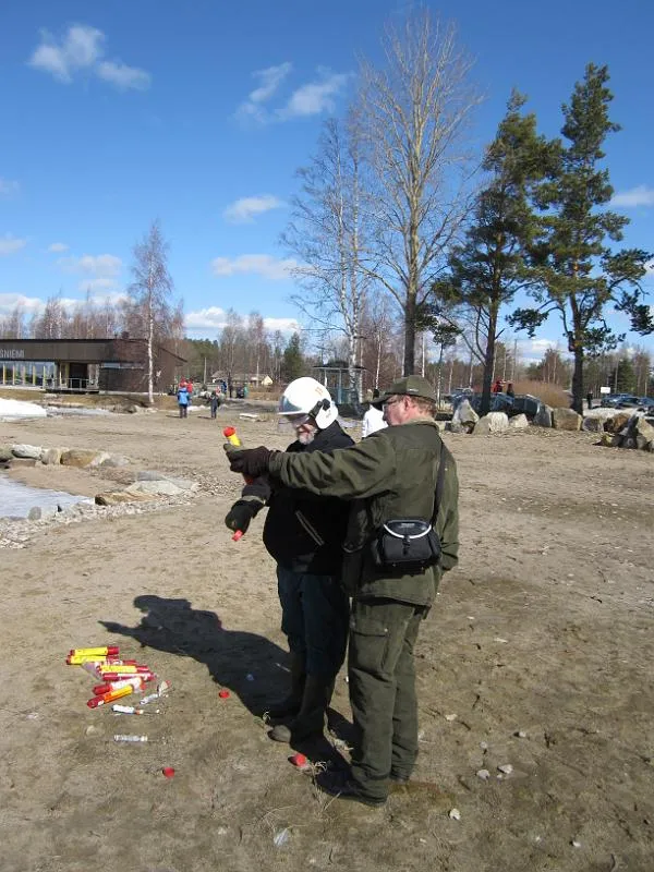 Hätärakettien ammuntaharjoitukset Tuusniemellä 17.4.2010 - kuva 11