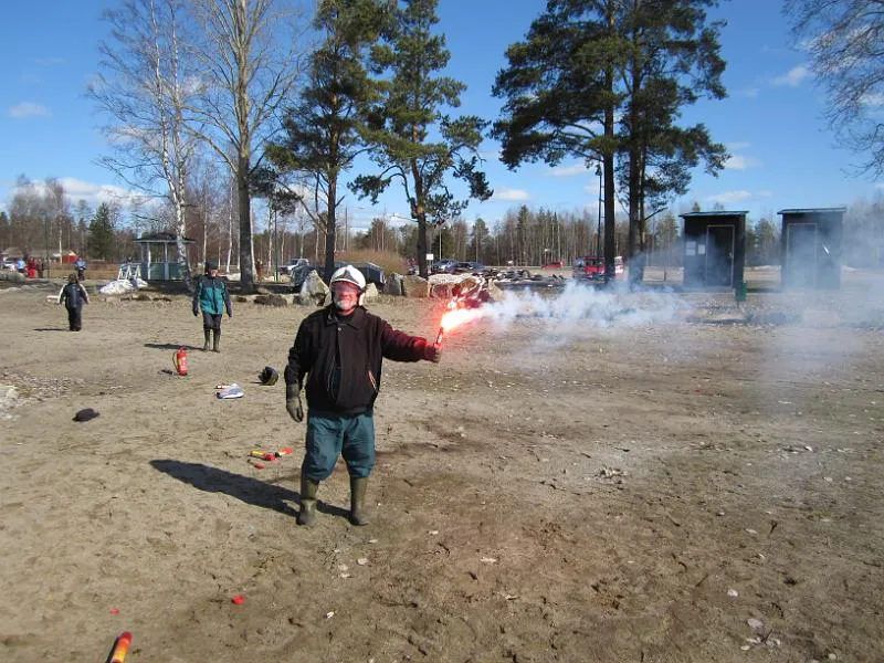 Hätärakettien ammuntaharjoitukset Tuusniemellä 17.4.2010 - kuva 12