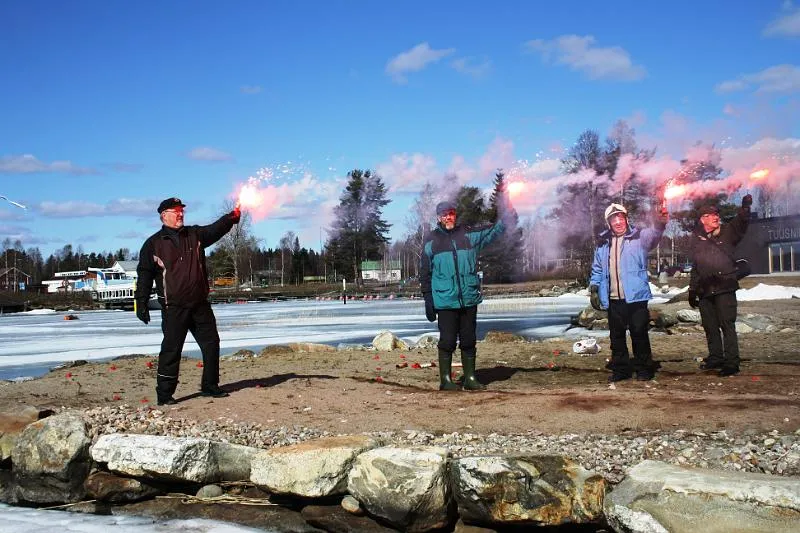 Hätärakettien ammuntaharjoitukset Tuusniemellä 17.4.2010 - kuva 5